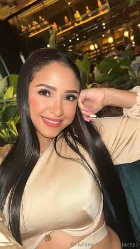 Sarahlopezoff on picsofsex.com