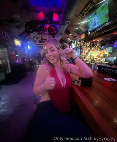 Ashleyyyreyyy on picsofsex.com