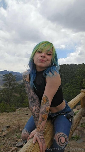 Heylysstenvip on picsofsex.com