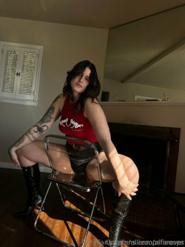 Onlyallieoops on picsofsex.com