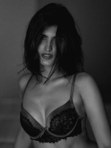 Yaelaris on picsofsex.com