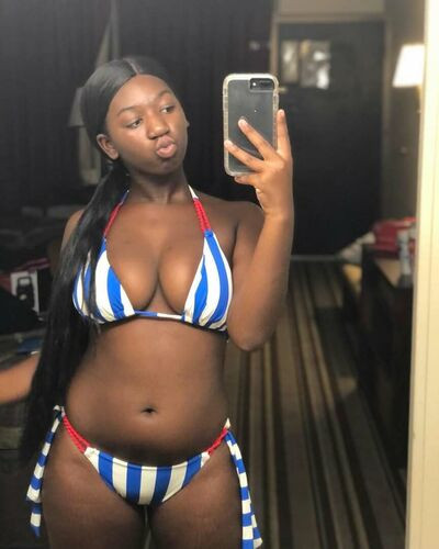 Ms_westsideee on picsofsex.com