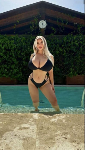 Lali957 on picsofsex.com