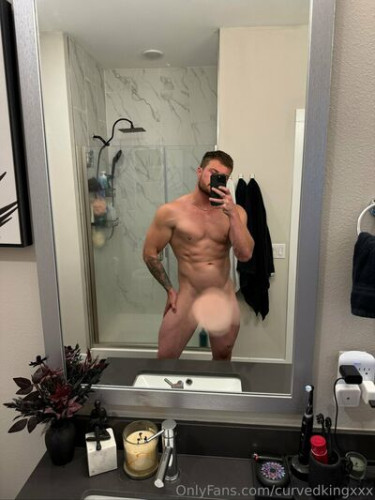 Curveekingg on picsofsex.com