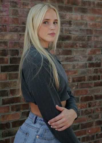 Hailey Van on picsofsex.com