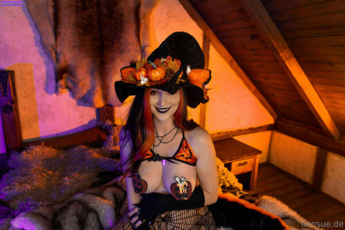 Liensue.cosplay on picsofsex.com