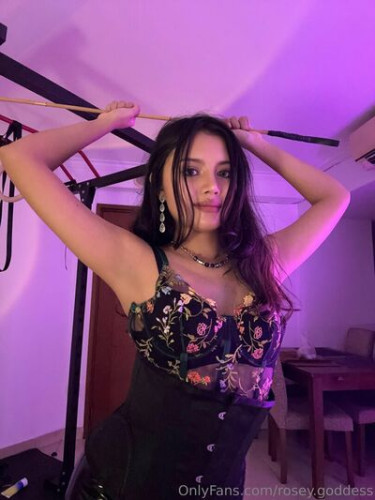 Roseygoddess_ on picsofsex.com