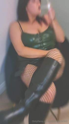 Smokinscarlett on picsofsex.com