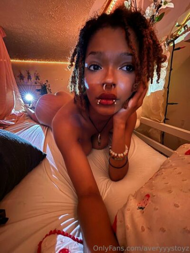 Averyyystoyz on picsofsex.com