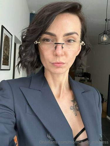 Monica_de_mistress on picsofsex.com
