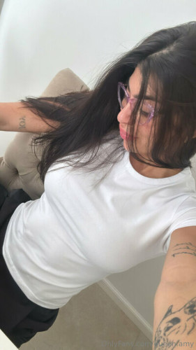 Reallest_queen_ami on picsofsex.com