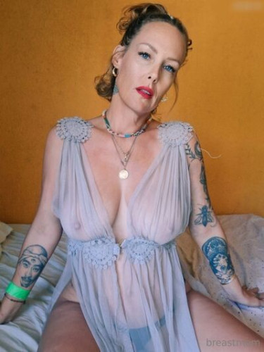 BreastMom on picsofsex.com
