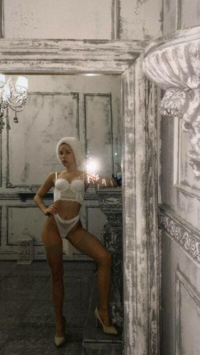 Lizayork on picsofsex.com