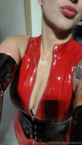 Miss.electra.santiago on picsofsex.com