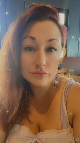 Savvyswild on picsofsex.com