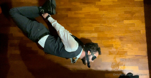 Suitslaven1 on picsofsex.com