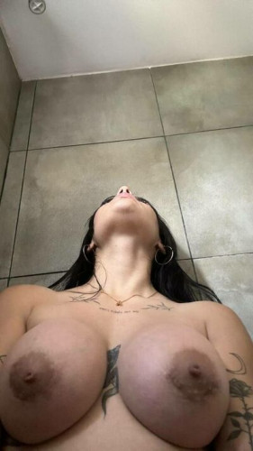 Sandrasky on picsofsex.com