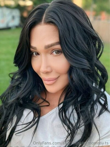 Ava_muscle_mommy.ts on picsofsex.com