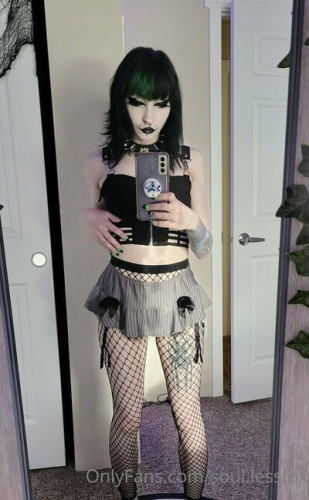 Soul.lessfox on picsofsex.com
