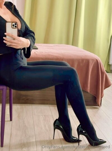 Mysteriousmissred on picsofsex.com