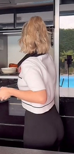 Lia Mitrou on picsofsex.com