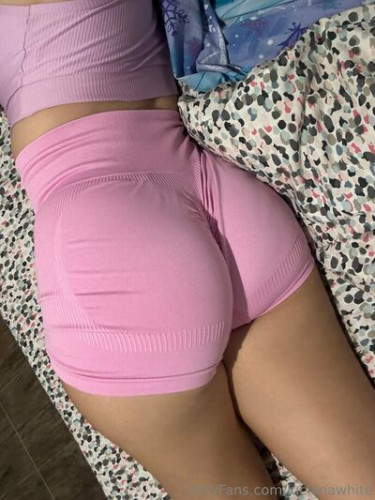 Lucianawhitee on picsofsex.com