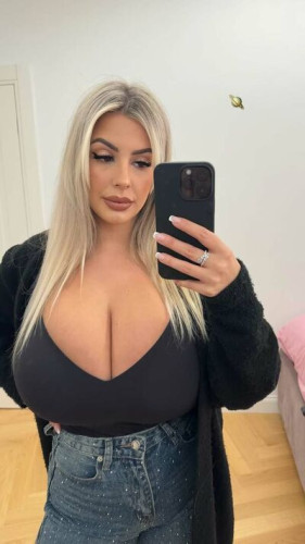Lali957 on picsofsex.com