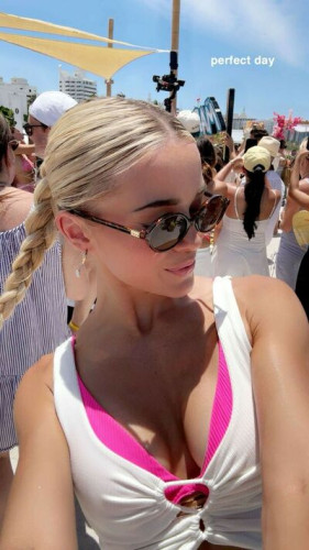 Livvydunne on picsofsex.com