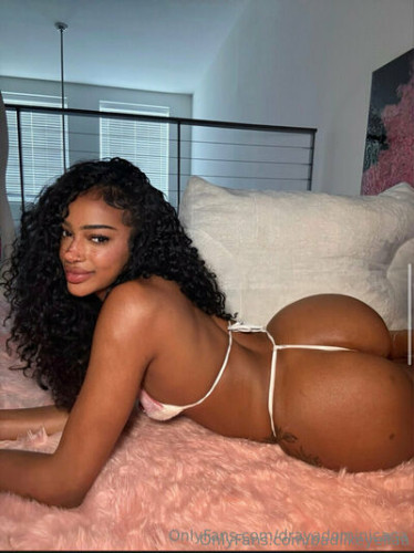 Badlikeyellaa on picsofsex.com