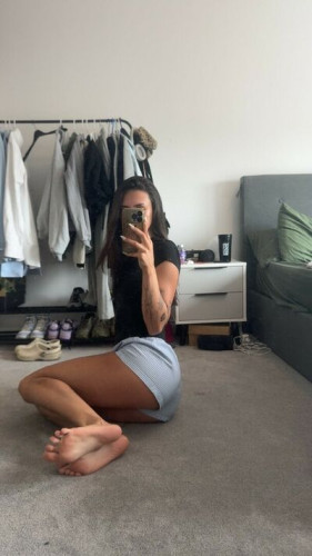 Elishawalbyoff feetpicgyal leashhaaa on picsofsex.com