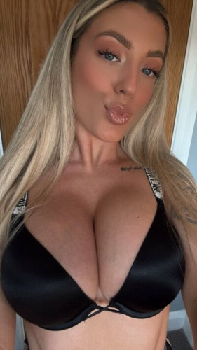 Lydianineteen Lydiarosexx https: lydiarose0x on picsofsex.com