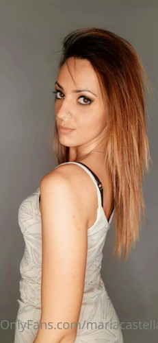 Mariacastellano93 on picsofsex.com
