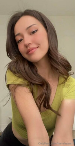 Sleepyhana on picsofsex.com