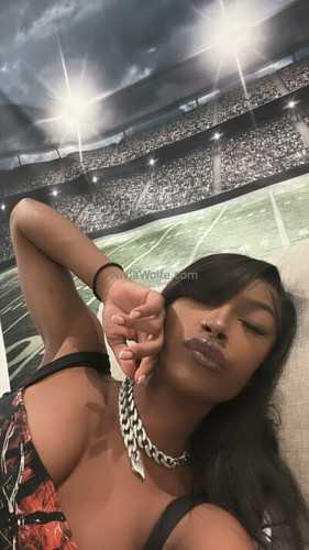 Niviawolfe on picsofsex.com