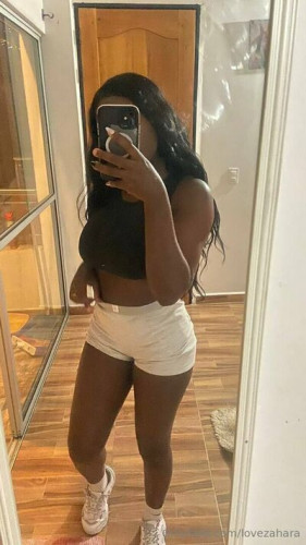 Lovezahara on picsofsex.com