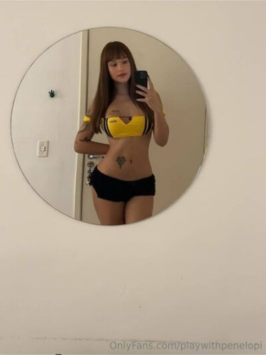 Playwithpenelopi on picsofsex.com