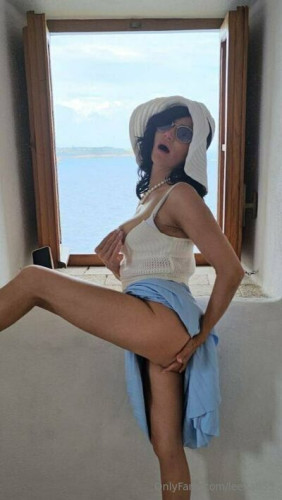 Sweet_leaa2 on picsofsex.com