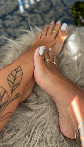 Sweetfeetsyfree on picsofsex.com