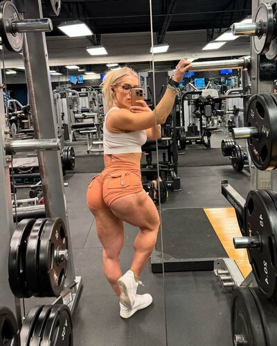 Barbellbarbieee on picsofsex.com