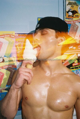 Bradyraypotter on picsofsex.com