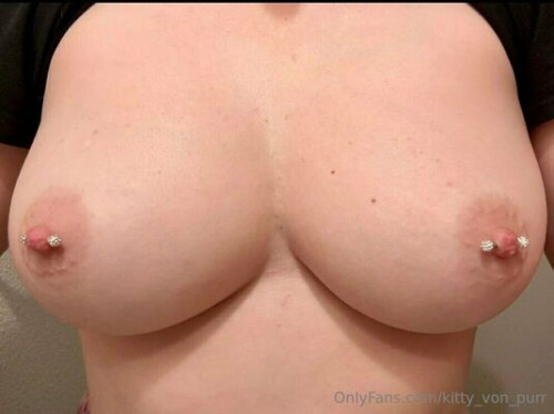 Kitty_von_purr on picsofsex.com