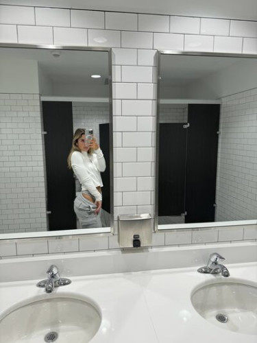 Corinna Layton lilredwonderrland on picsofsex.com