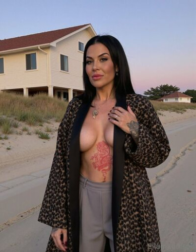 Ellamadisonofficial on picsofsex.com