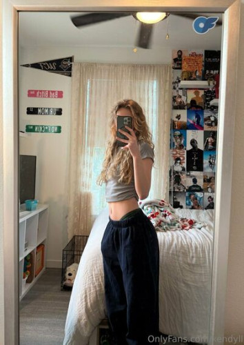 Kendyllmyles on picsofsex.com