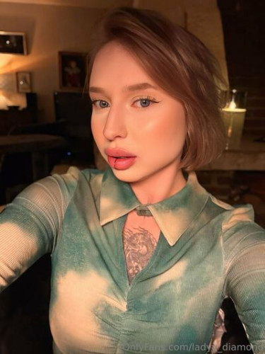 Ladyy_diamond on picsofsex.com