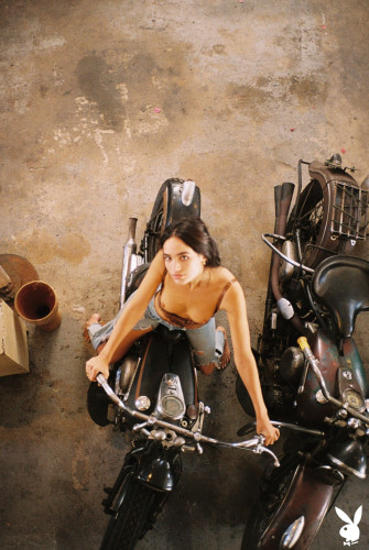 Sarah Mollica Posing Nude And Loves Cars on picsofsex.com