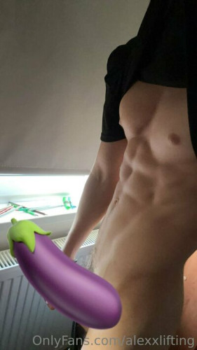 Alexxlifts_ on picsofsex.com