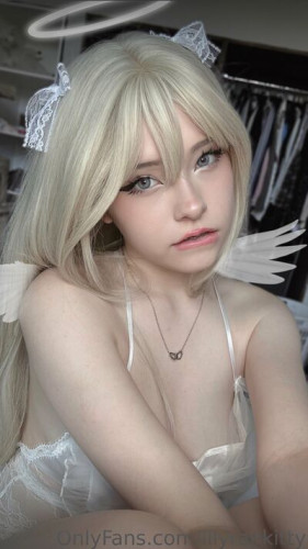 Lilyraedoll l1lydoll on picsofsex.com