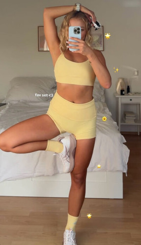 Madlinee on picsofsex.com
