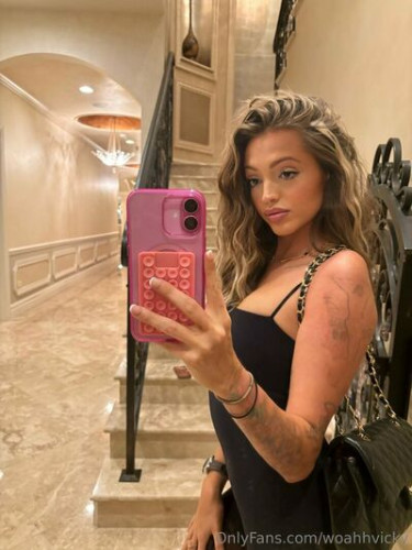 Woahhvicky on picsofsex.com